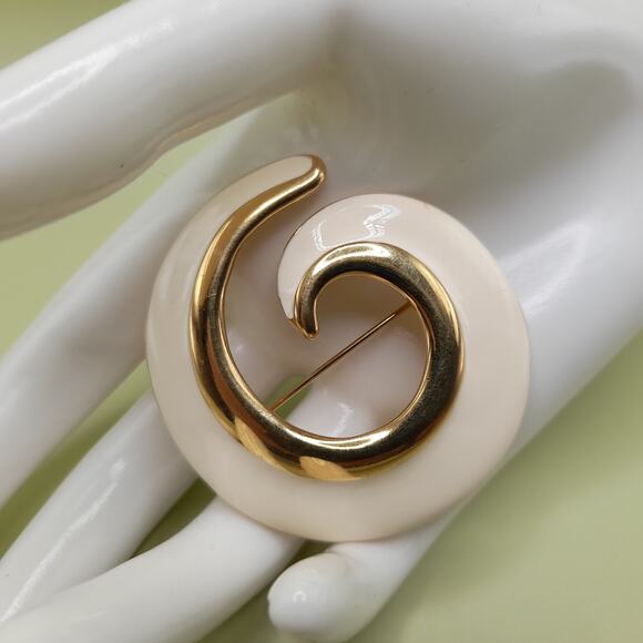 Vintage MONET Cream Enamel Gold Plated Modernist Brooch, 2 Inches - Picture 1 of 11